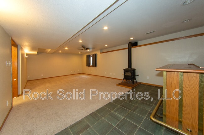 Building Photo - 5027 Green River St