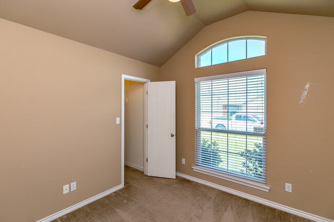 Building Photo - 3809 Los Arroyos Dr