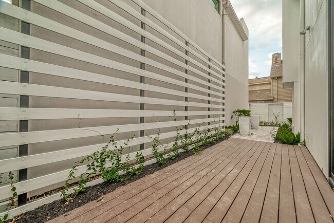Building Photo - Beautiful contemporary home in the sought-...