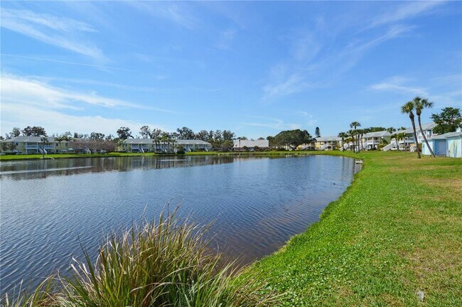 Building Photo - 166 Pompano Dr SE