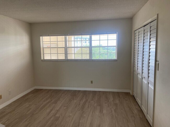 Building Photo - 3091 N Course Dr