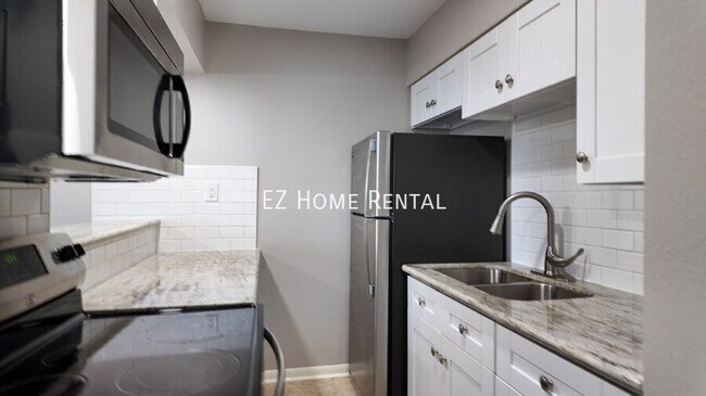 Building Photo - 2102 5th Ave N