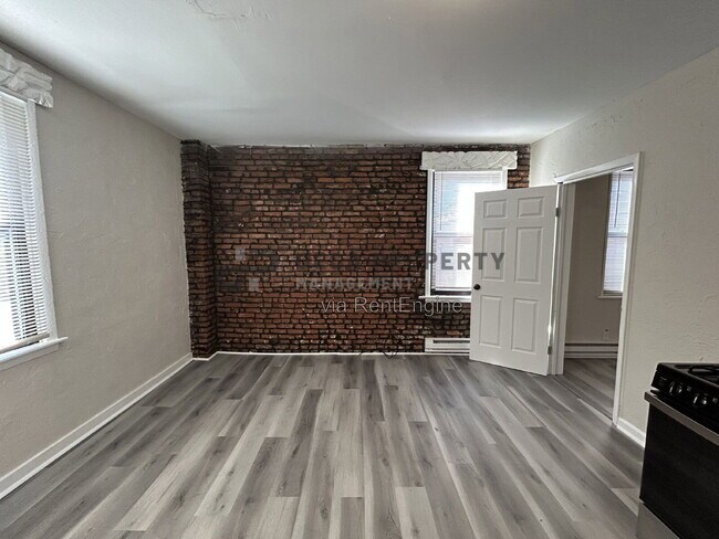 Building Photo - 205 Schirmer St