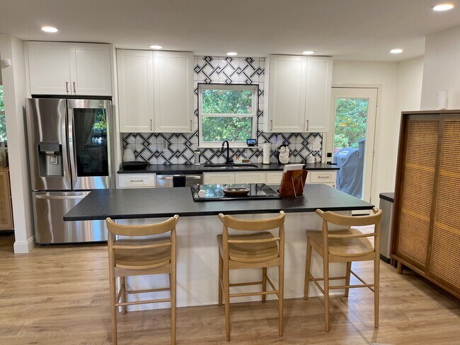 Building Photo - 1140 Park Hill Cir