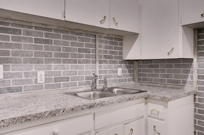 Building Photo - 1305 S 32nd Street
