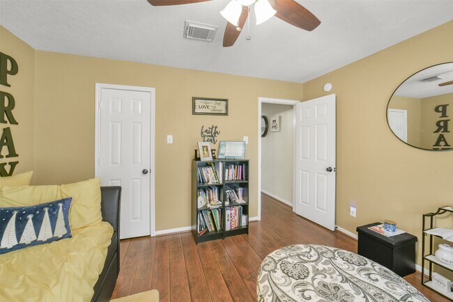 Building Photo - 2103 Blue Water Bay Dr