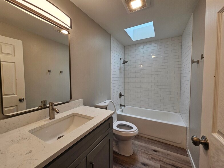 Building Photo - 8505 44th Dr NE