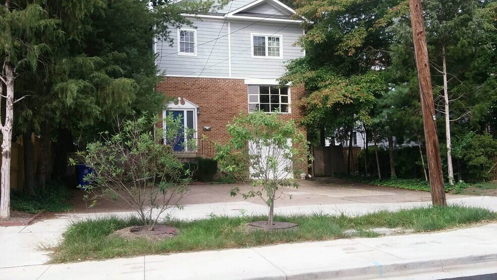 Building Photo - 4885 Old Dominion Drive