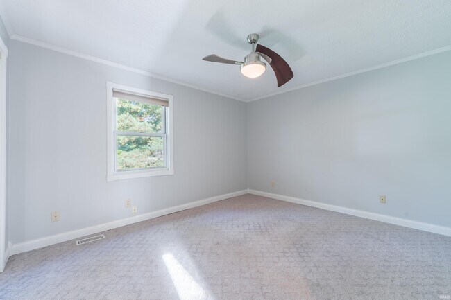 Building Photo - 657 E Heather Dr