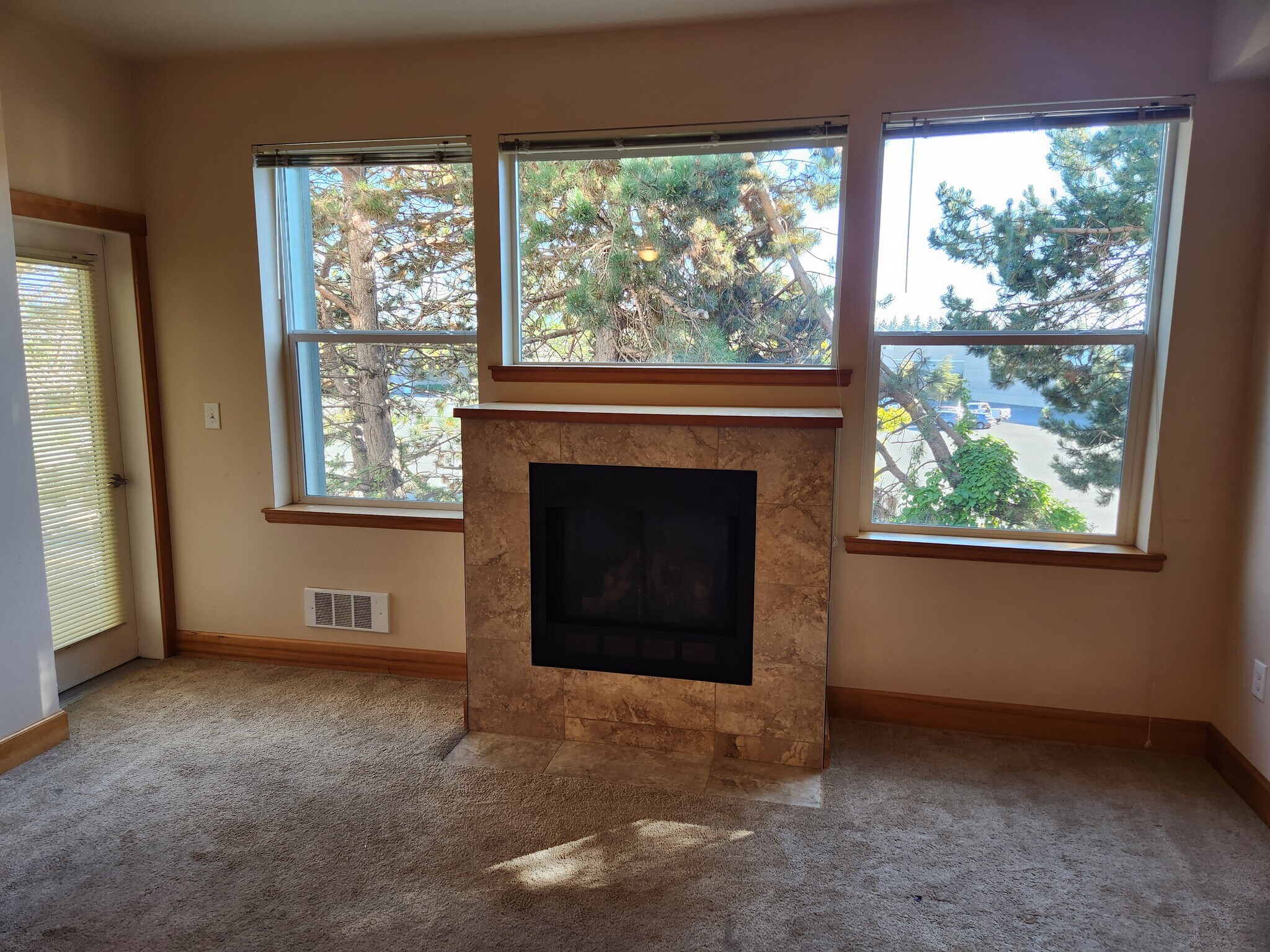 Building Photo - 263 W Bakerview Rd