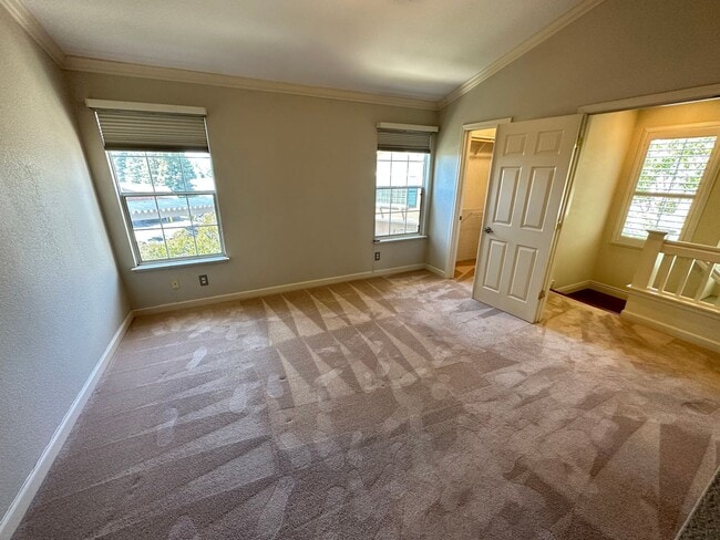 Building Photo - 3 Bed 2.5 Bath Townhouse W/ Garage