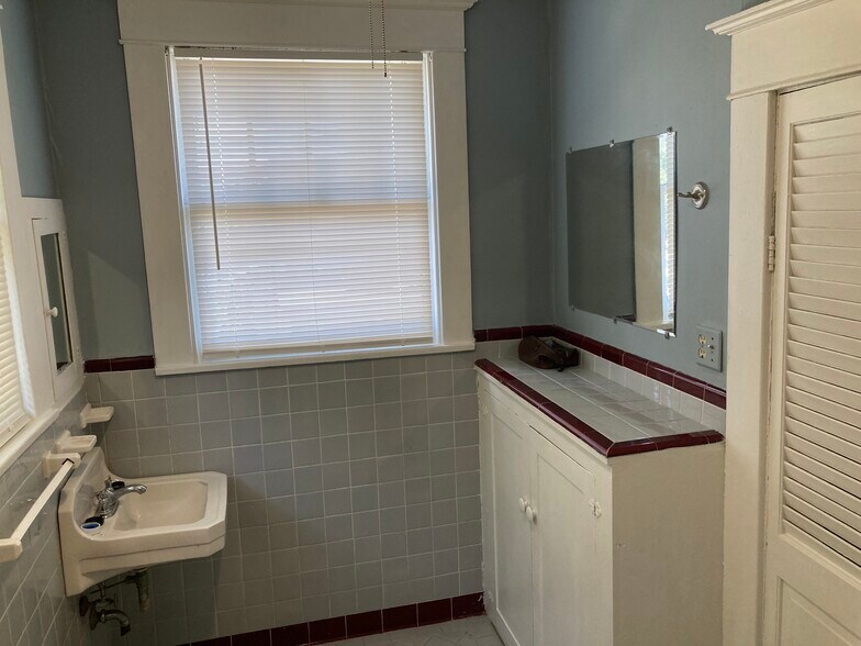 Building Photo - 4109 Roseland St