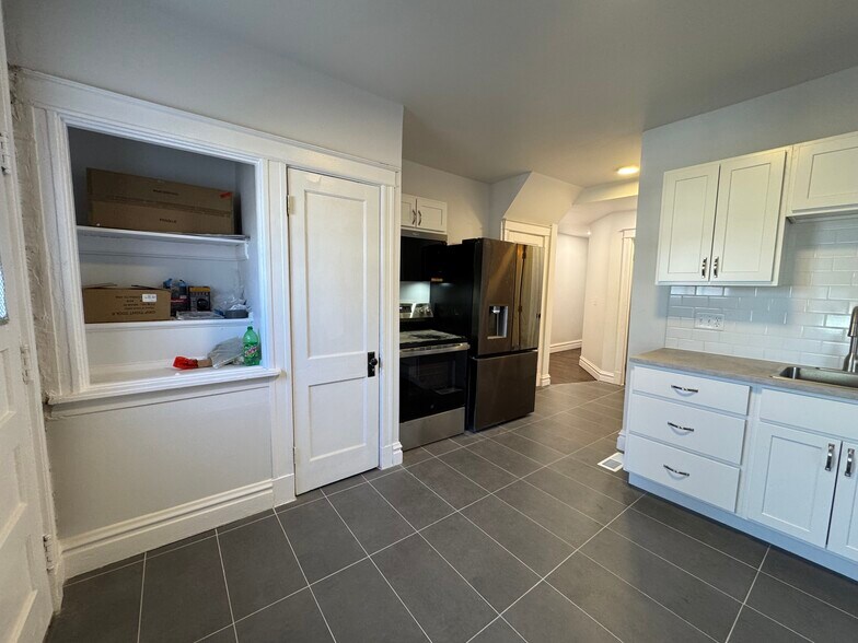 Building Photo - 5011 S Broadway