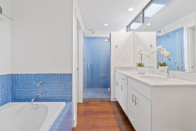 Building Photo - Luxury on Lamar