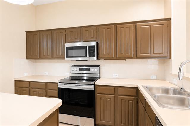 Building Photo - 10701 Nashville Dr
