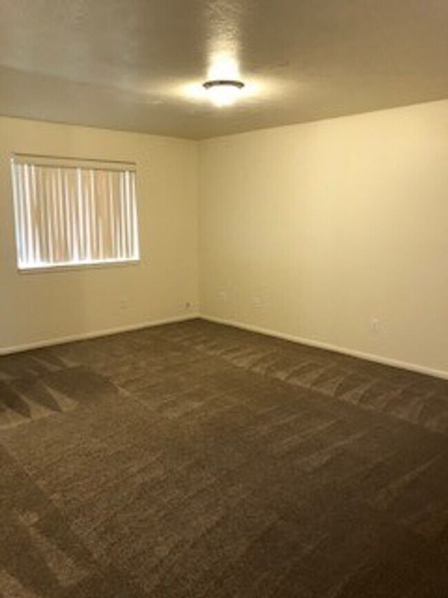 Building Photo - 2609 S Cloverleaf Loop
