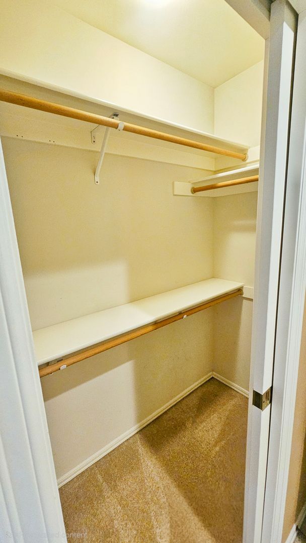 Building Photo - Beautiful 4 Bed 2.5 Bath  3190 sq ft Home ...