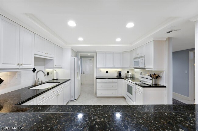 Building Photo - 6075 Pelican Bay Blvd