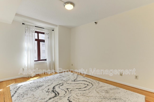 Building Photo - 2400 Clarendon Blvd