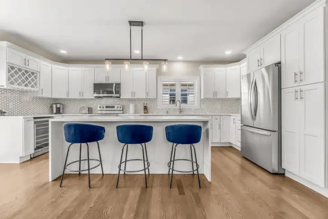 Primary Photo - 19 Ellis St