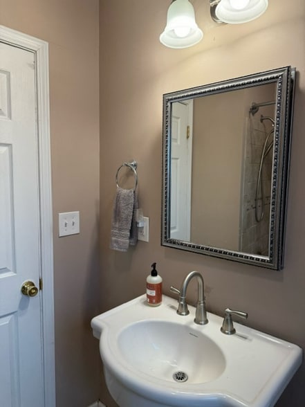 Building Photo - 3362 Sutton Rd