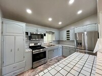 Building Photo - Gorgeous 3 Bedroom 2 Bathroom Home In Lemo...