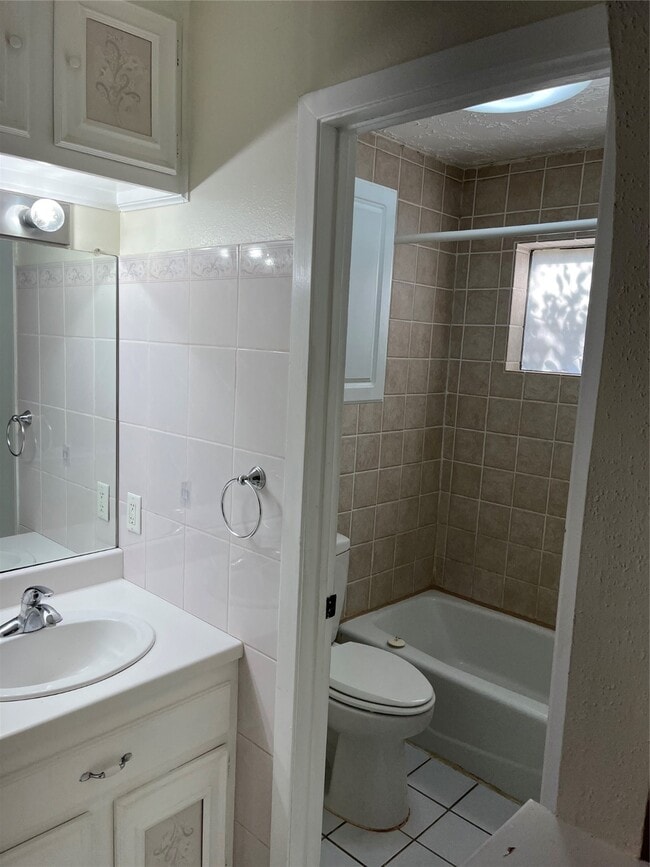 Building Photo - 24022 Tayloe House Ln