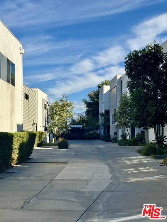 Building Photo - 2528 Via Artis