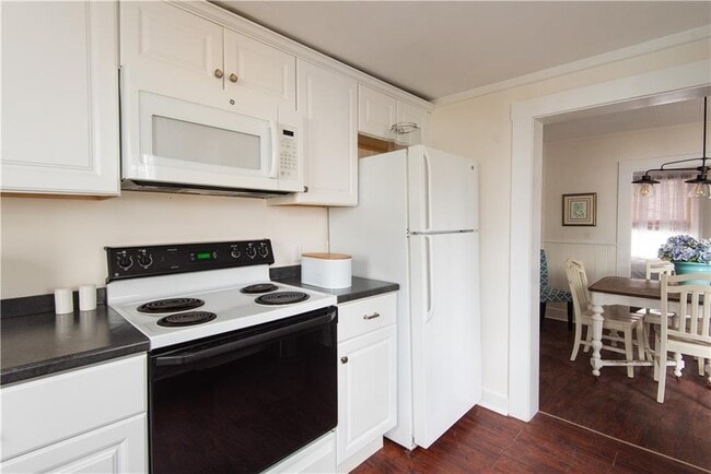 Building Photo - 11 Brewer St