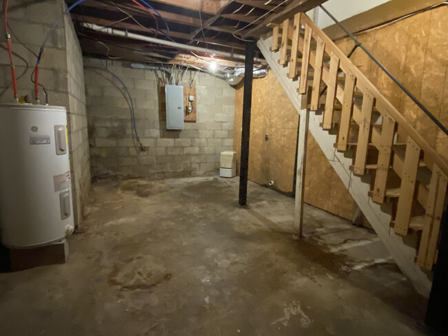 Building Photo - 833 Porter Rd