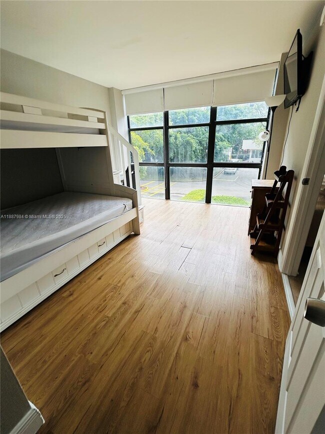 Building Photo - 17021 N Bay Rd