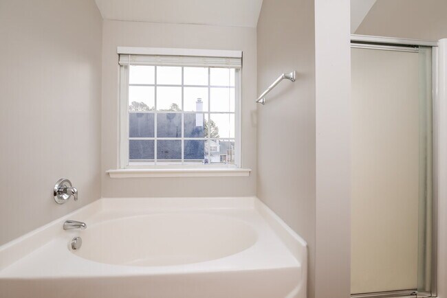 Building Photo - 1613 Brown Owl Dr