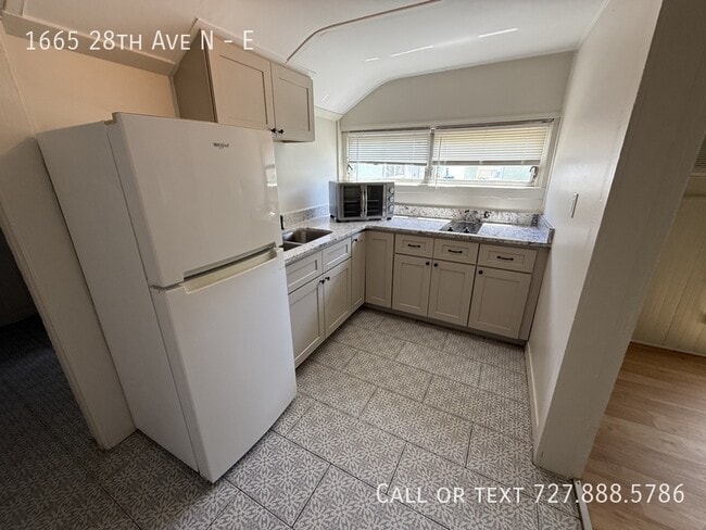 Building Photo - 1665 28th Ave N