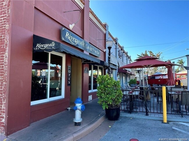 Building Photo - 138 NE Coastal Dr