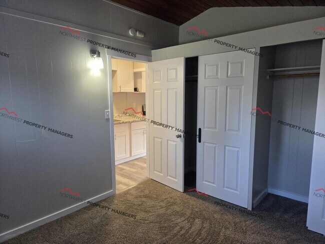 Building Photo - 105 Engle Dr