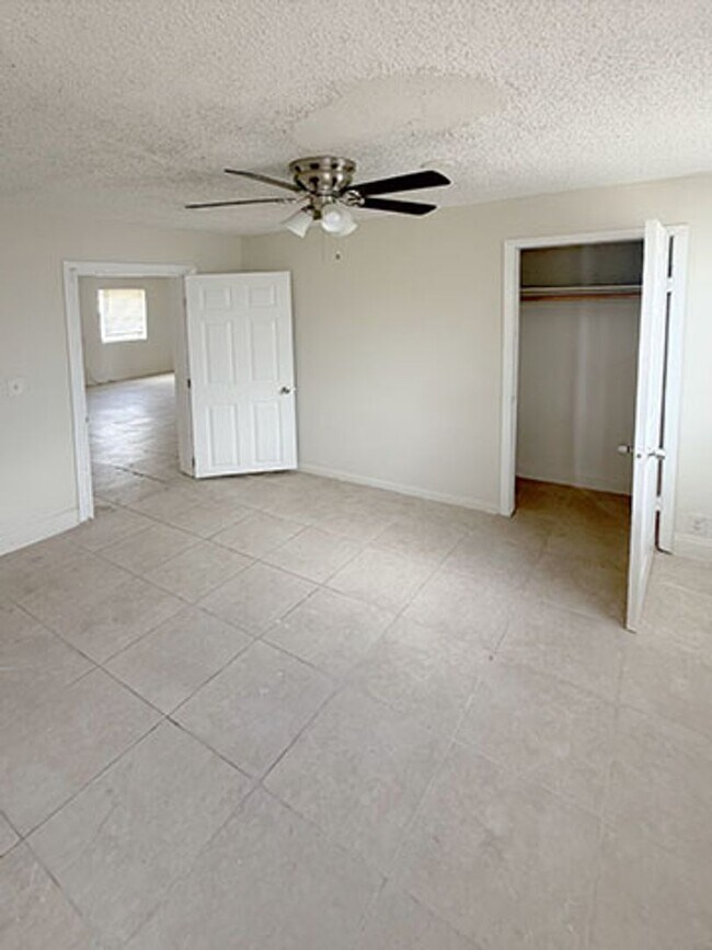 Building Photo - 1125 W 28th St