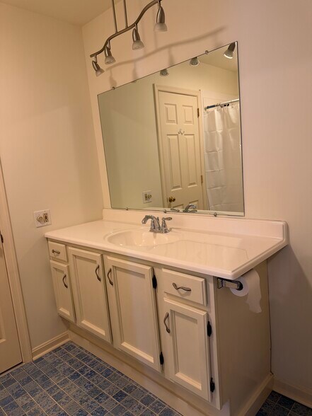 Building Photo - 2115 Wexford Rd