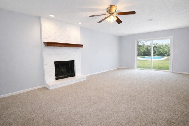 Building Photo - 1310 S Caney Trails Dr