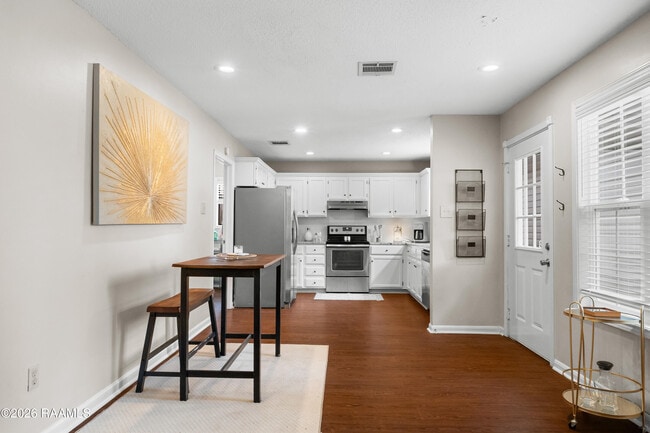 Building Photo - 401 Pinto St