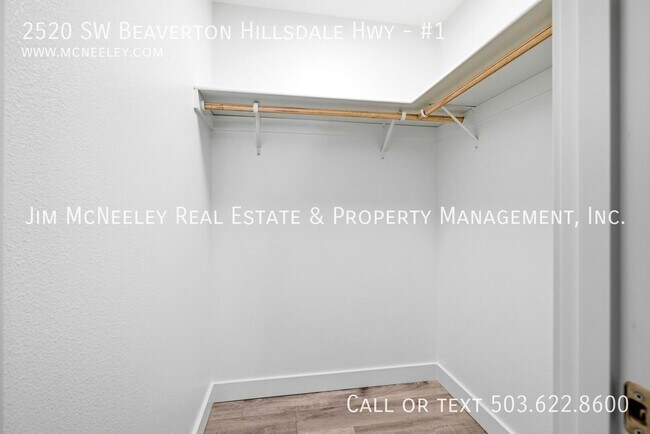 Building Photo - 2520 SW Beaverton Hillsdale Hwy