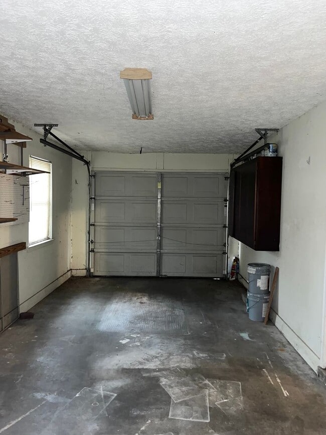 Building Photo - Wilmington Island- 3 Bedroom Home