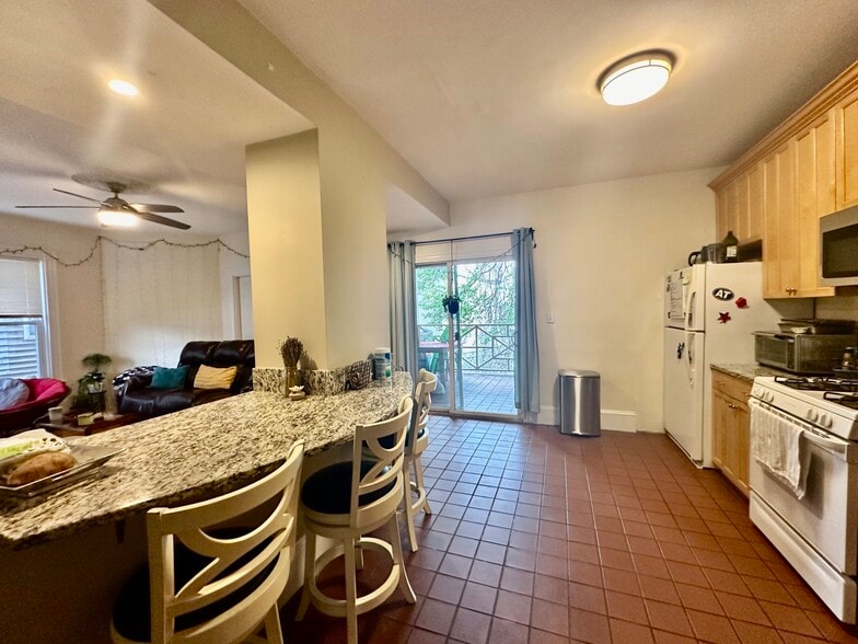 Building Photo - 5 Sachem St