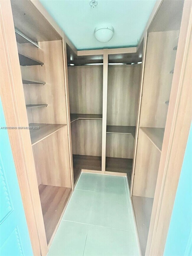 Building Photo - 218 SE 14th St