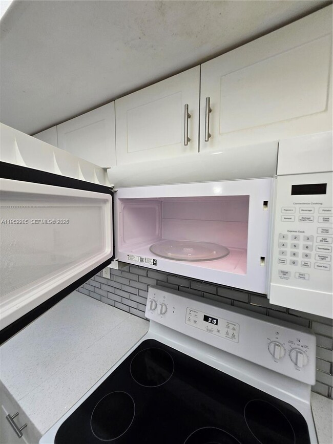 Building Photo - 12219 SW 14th Ln