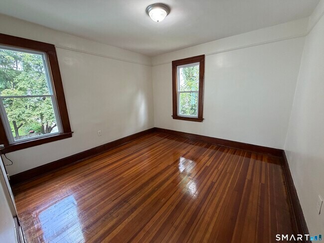Building Photo - 306 Judson Pl