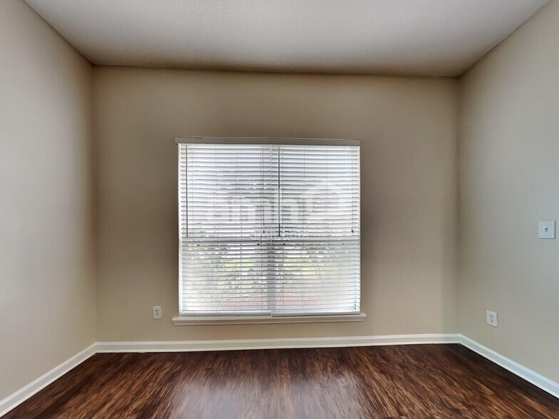 Building Photo - 9146 Prosperity Lake Dr