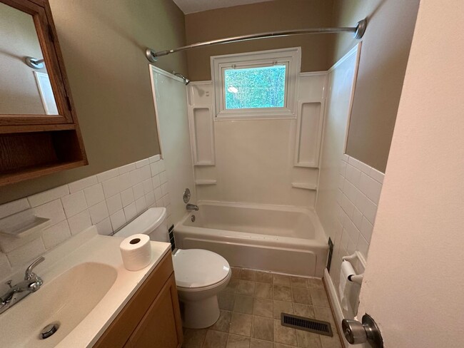 Building Photo - One Story House in Madison Heights