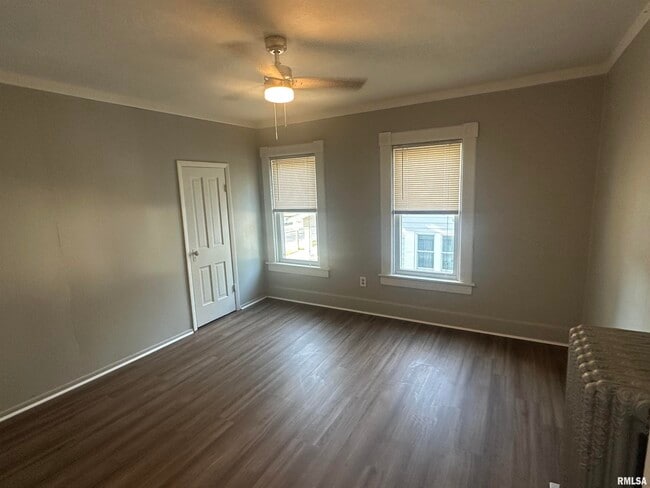 Building Photo - 405 S Main St