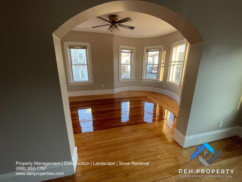 Building Photo - 216 Hope St