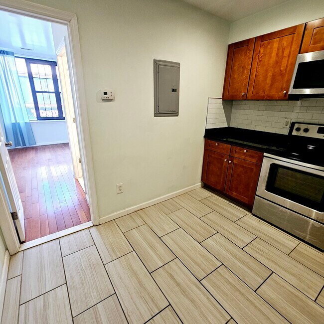 Building Photo - 630 South St